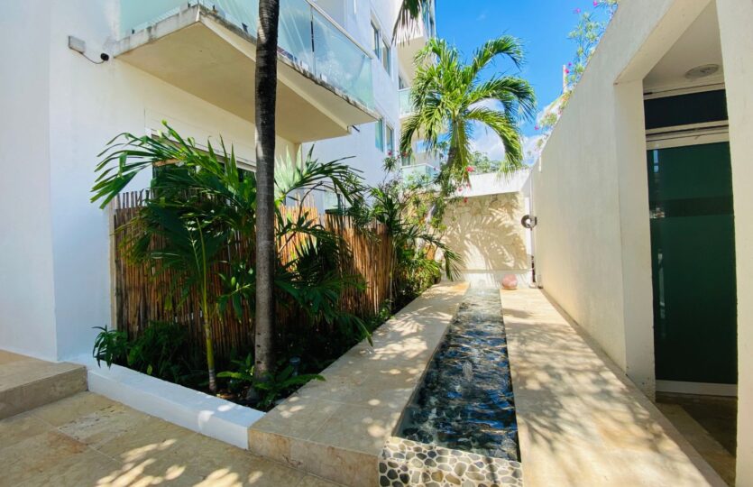2 Bedroom Condo For Sale in Playa del Carmen 2 Blocks to the 5th Avenue