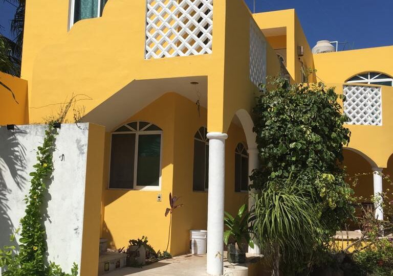 Beachfront house for sale in Sisal