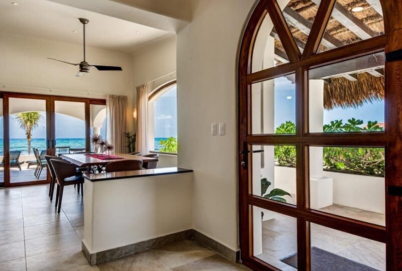 3 Bedroom Beachfront House For Sale in Playacar I