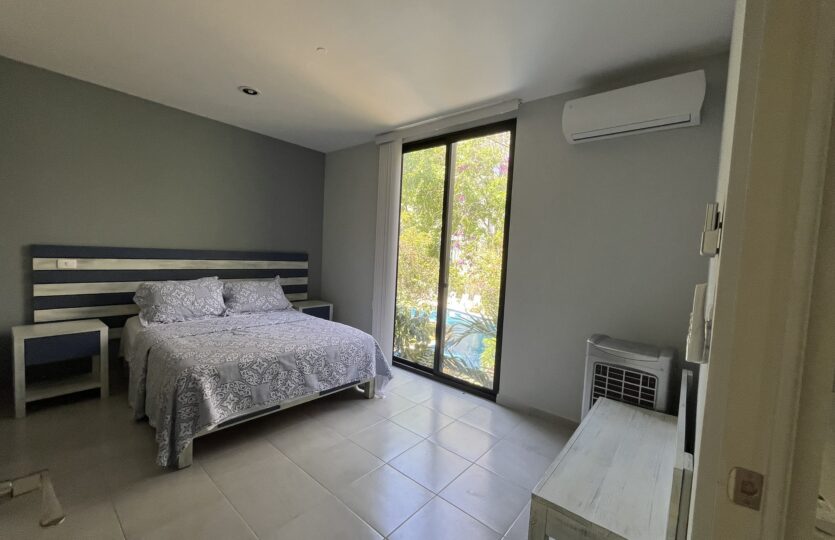 2 Bedroom Condo For Sale in Riviera Towers 3