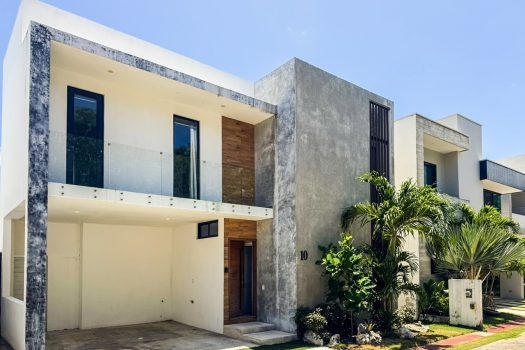 5 Bedroom House for Sale in Bosques de Bambu