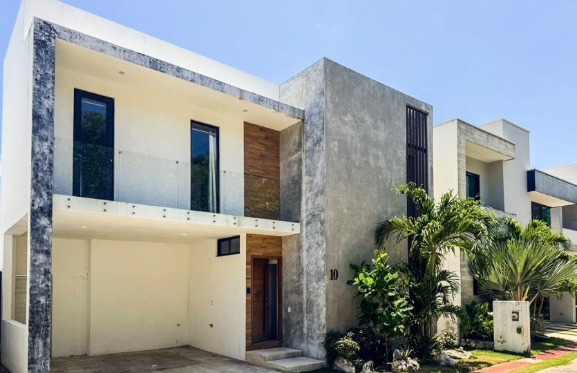 5 Bedroom House for Sale in Bosques de Bambu