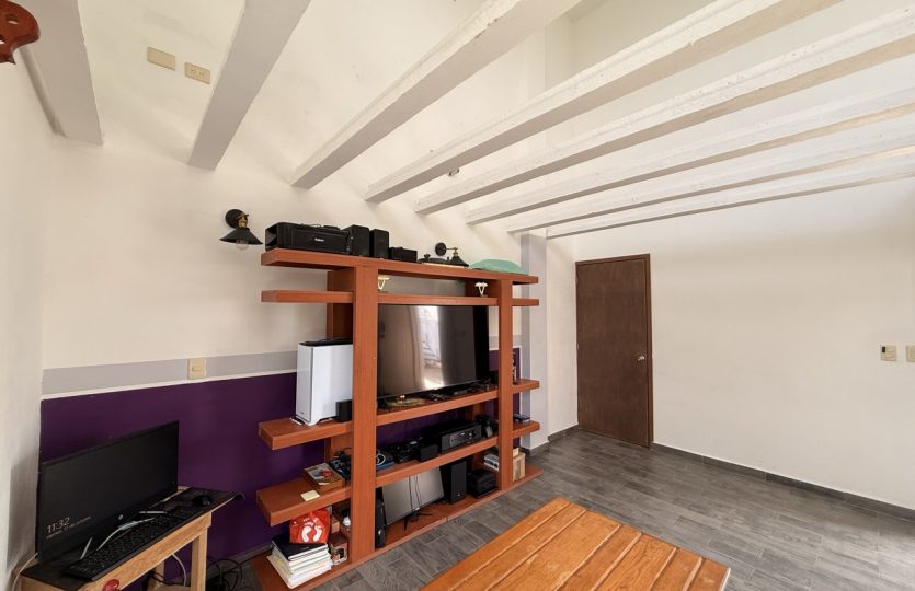 Edificio Colibri - 6-Unit Apartment for Sale