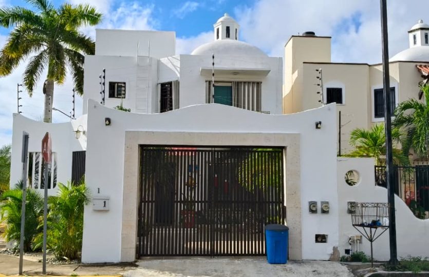 4-Bedroom Mediterranean Home for Sale in Santa Fe Playa del Carmen