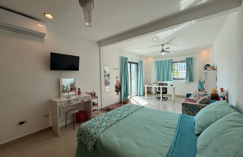 4-Bedroom Mediterranean Home for Sale in Santa Fe Playa del Carmen