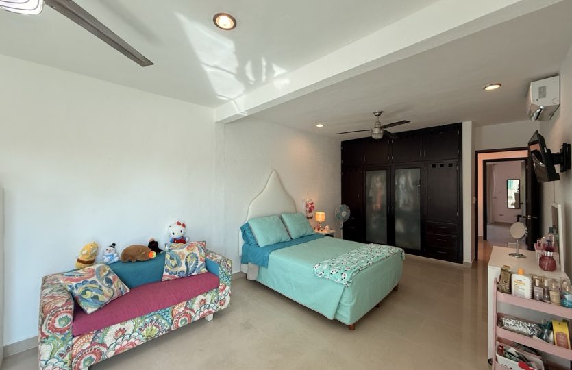 4-Bedroom Mediterranean Home for Sale in Santa Fe Playa del Carmen