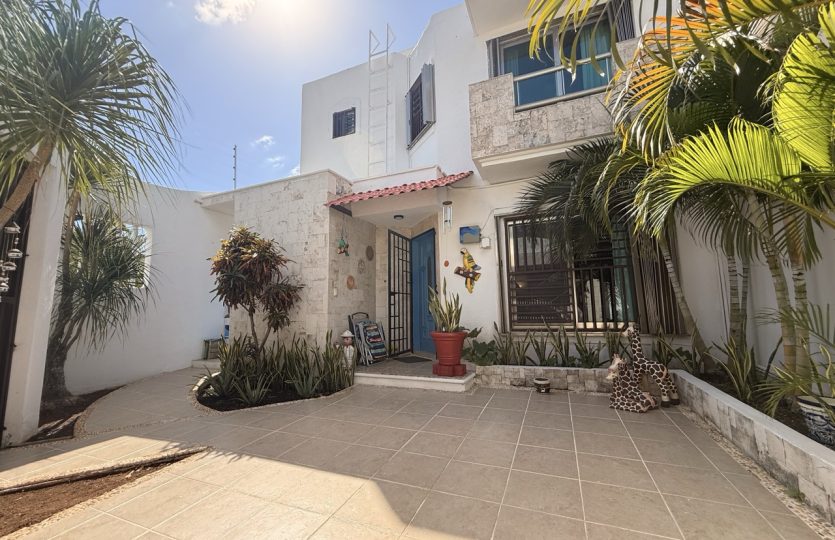 4-Bedroom Mediterranean Home for Sale in Santa Fe Playa del Carmen