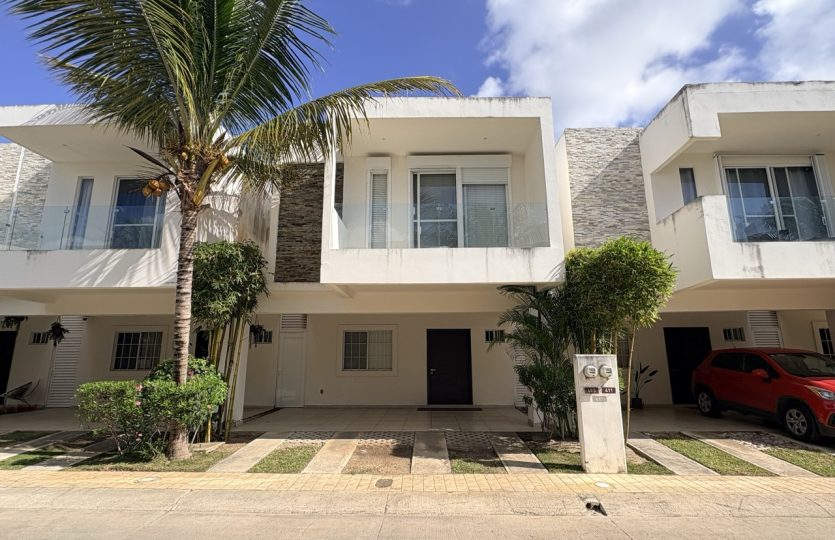 3-Bedroom House for Sale in Selvanova Coto 3B – Playa del Carmen