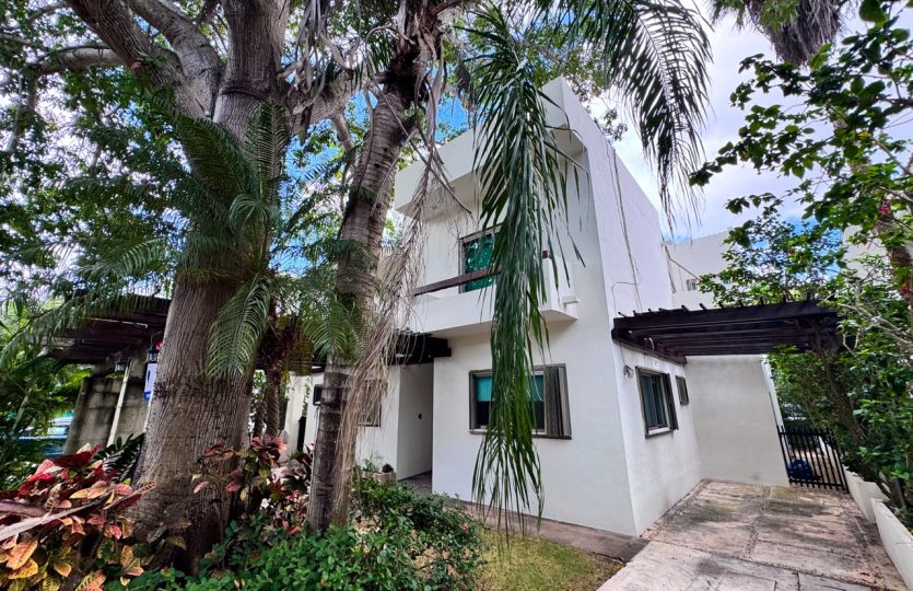 Casa Okinal 5-Bedroom Home for Sale in Playacar Phase II