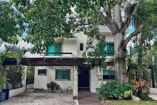 Casa Okinal 5-Bedroom Home for Sale in Playacar Phase II