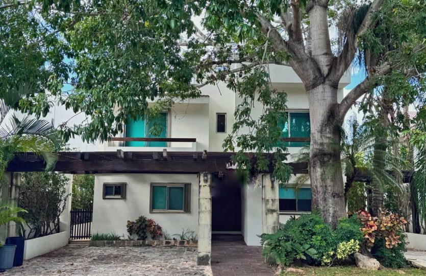 Casa Okinal 5-Bedroom Home for Sale in Playacar Phase II