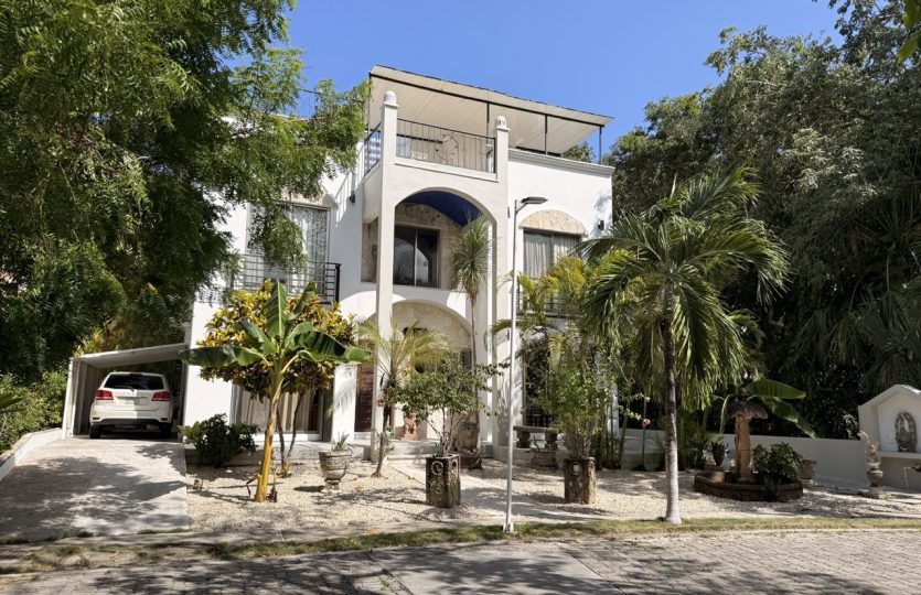 Casa Bonampak – Luxury 4-Bedroom Home for Sale in Playacar Phase II
