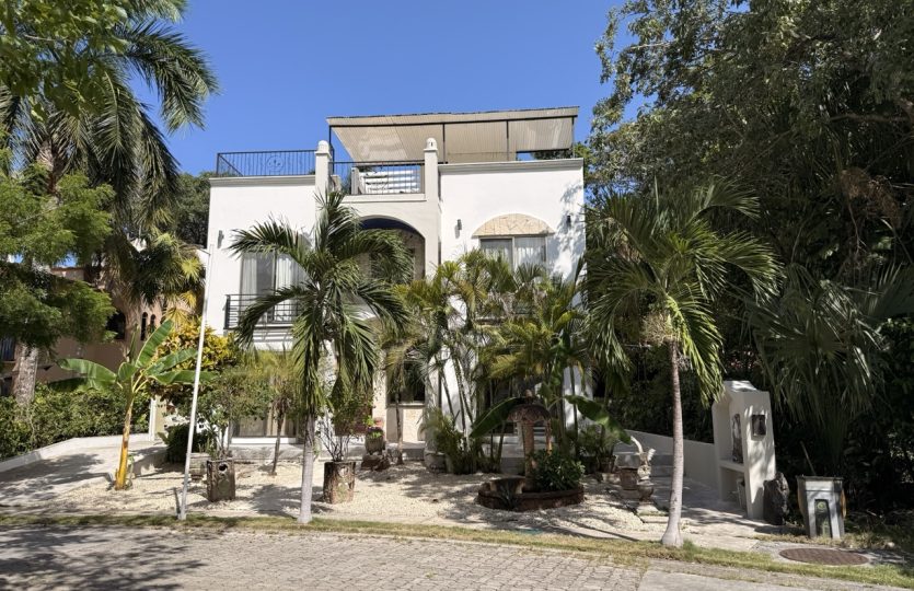 Casa Bonampak – Luxury 4-Bedroom Home for Sale in Playacar Phase II