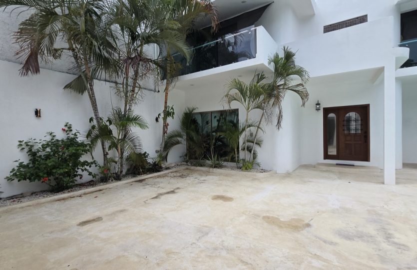 Casa Almendros for Sale | 4BR Sustainable Home with Pool in Los Almendros