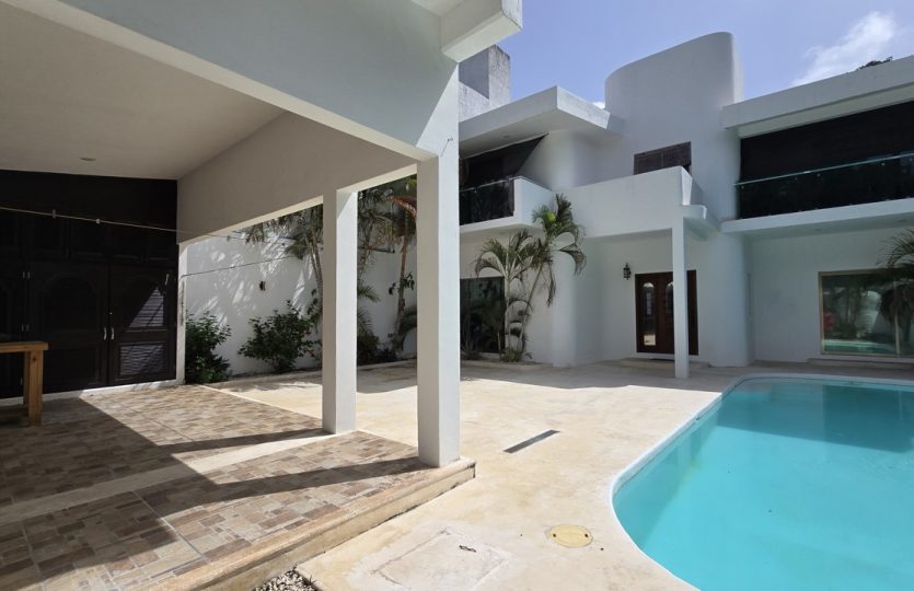 Casa Almendros for Sale | 4BR Sustainable Home with Pool in Los Almendros
