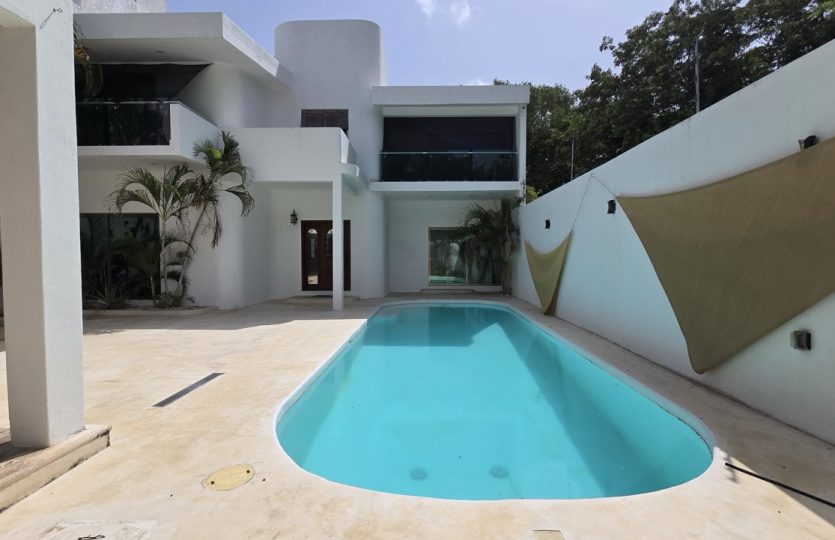 Casa Almendros for Sale | 4BR Sustainable Home with Pool in Los Almendros